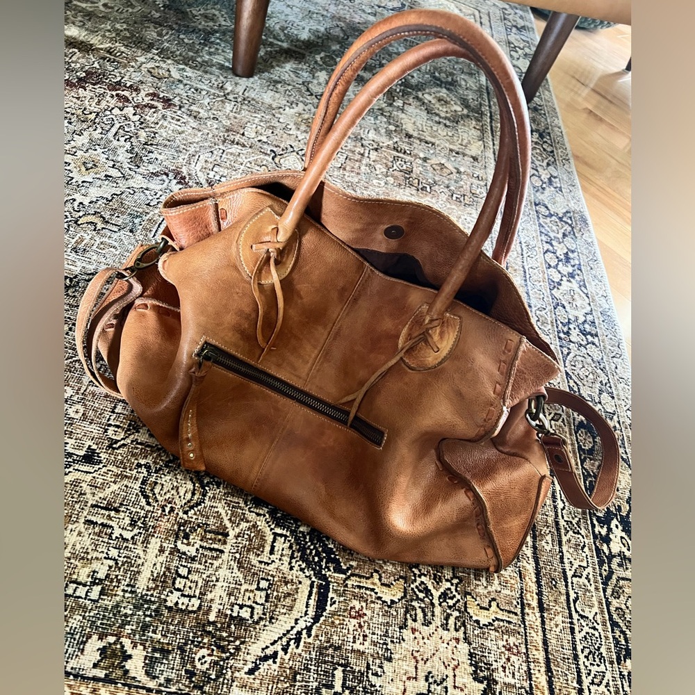 Rockaway Bedstu Bag/ Purse 👜 Love it. In good shape! ✨ Tan, camel color 😍 💯